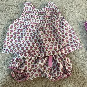 Pink chicken floral set